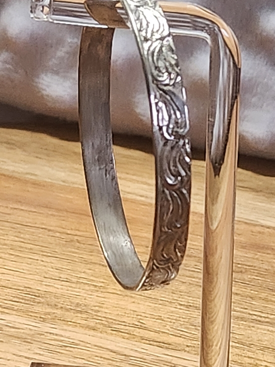 Jewelry - Silver-Textured Women's Bangle Bracelet